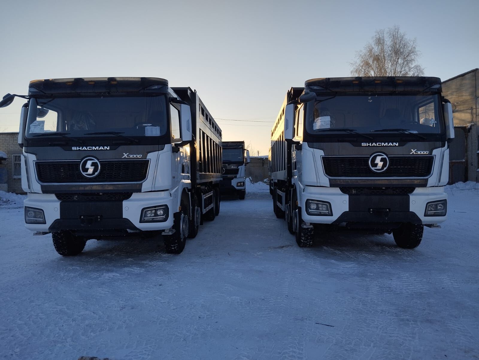 Грузовой самосвал Shacman X3000 8x4, рестайлинговая кабина, цена в  Челябинске от компании TRUCK УРАЛ