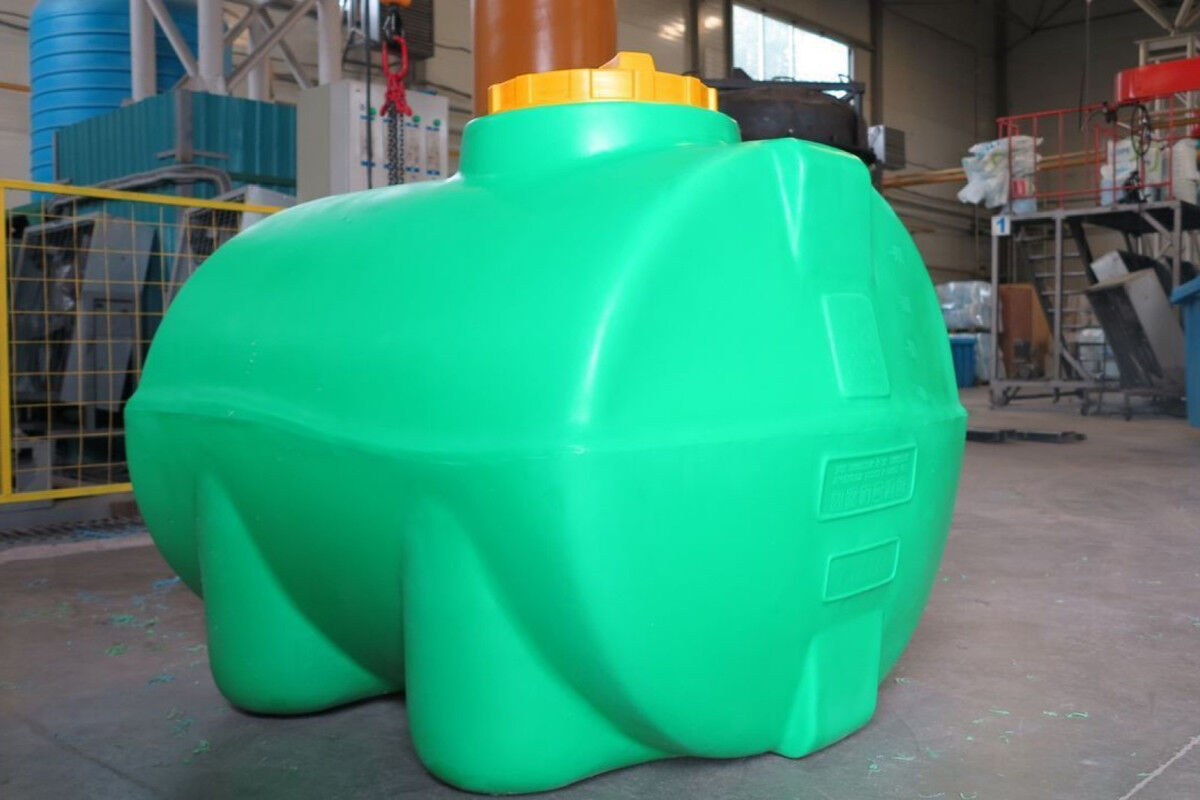 Изготовление пластиковой емкости 2000 литров для хранения и транспортировки воды и дизтоплива
