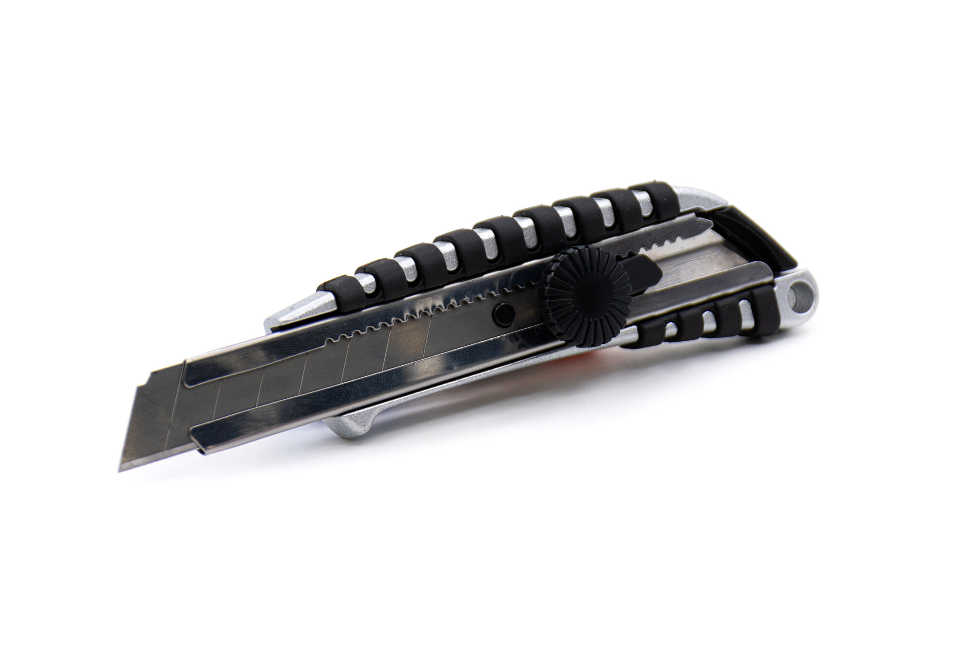 Нож 18 мм ПИРАНЬЯ металлический корпус фиксация лезвия twist-lock
